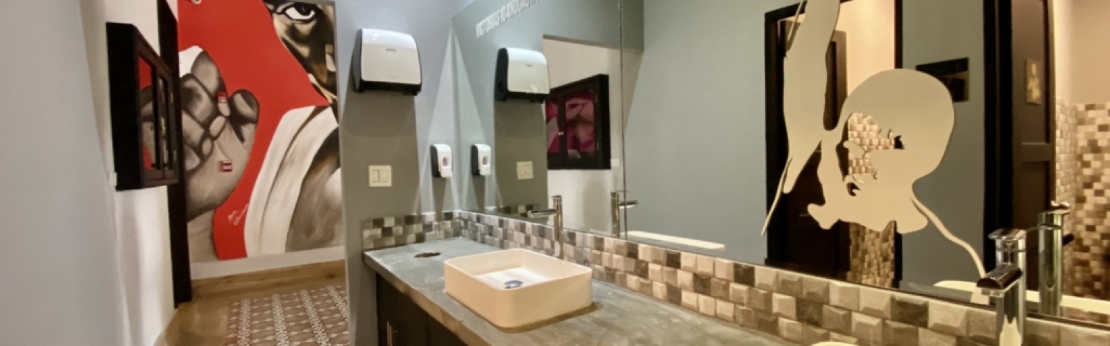 4 BathroomsBathrooms,Local,En Alquiler,1085
